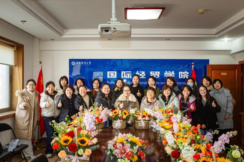 必赢bwin线路检测中心举办“花漾女神节·艺起迎春天”主题插花活动